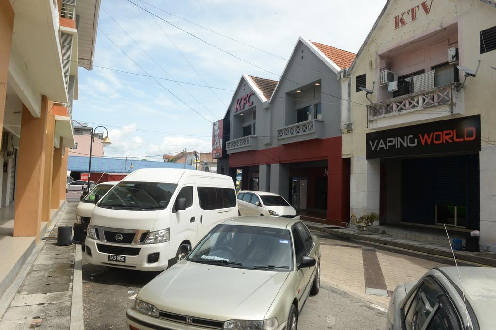 Brezza Hotel Lumut Exterior photo