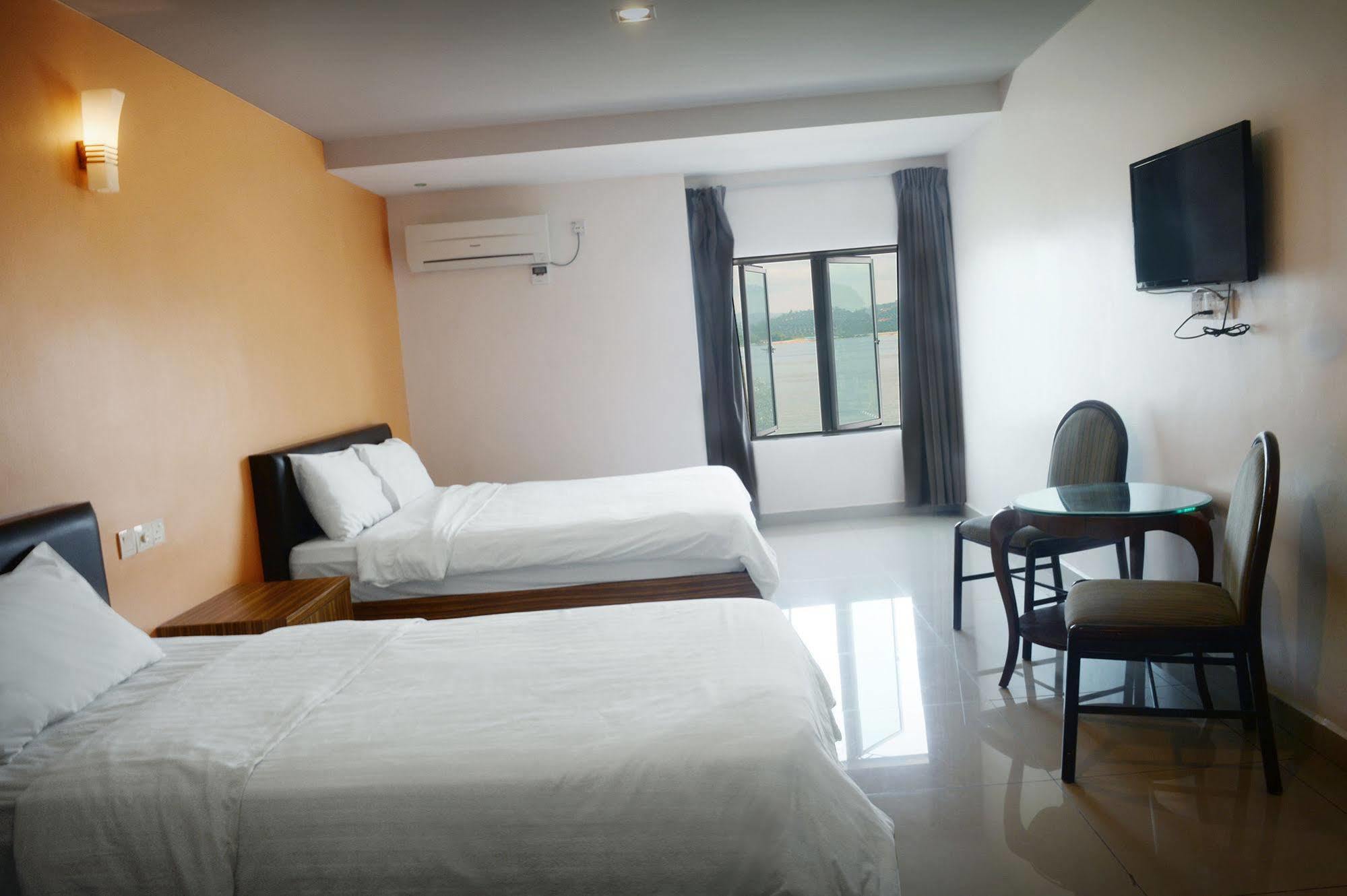 Brezza Hotel Lumut Exterior photo